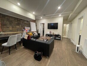 1616 Beacon St, Unit 1 in Brookline, MA - Building Photo - Building Photo