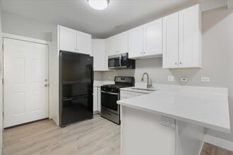 5731 N Washtenaw Ave in Chicago, IL - Building Photo - Building Photo