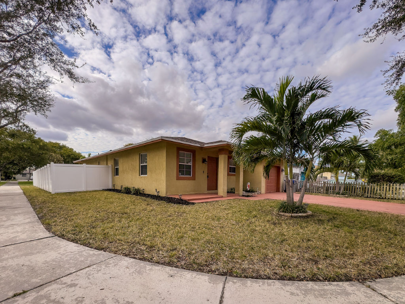 1525 NW 7th Terrace in Pompano Beach, FL - Building Photo