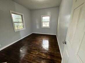 523 E 3rd Ave in Hutchinson, KS - Building Photo - Building Photo