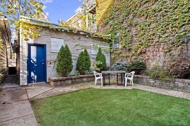 property at 1102 N Wolcott Ave