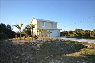 272 Pelton Cir in Port Charlotte, FL - Building Photo - Building Photo