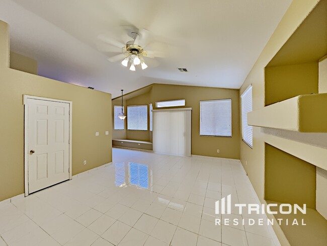 2727 W Richmar Ave in Las Vegas, NV - Building Photo - Building Photo