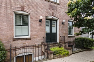 Cromley Lofts in Alexandria, VA - Foto de edificio - Building Photo
