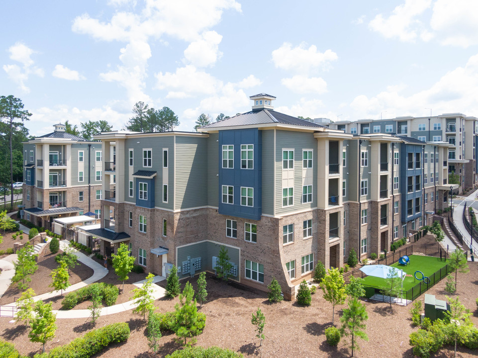 Lantower Weston Corners in Cary, NC - Building Photo