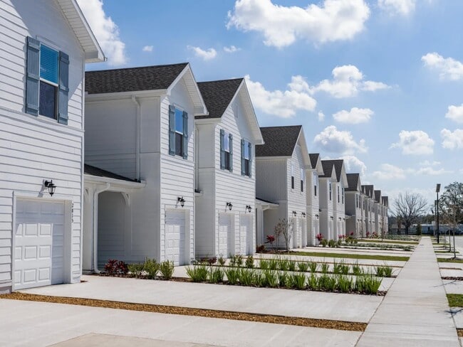 Amavi Kissimmee in Kissimmee, FL - Foto de edificio - Building Photo