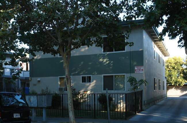1075 Appian Lane in San Jose, CA - Foto de edificio - Building Photo