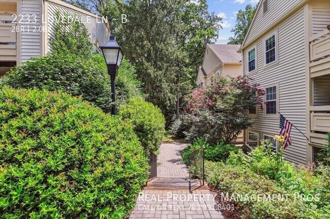 2233 Lovedale Ln in Reston, VA - Building Photo - Building Photo