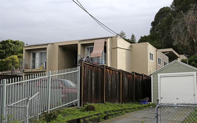 7950 Ney Ave in Oakland, CA - Building Photo - Building Photo