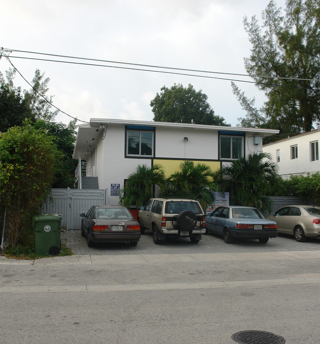 560 NE 63rd St in Miami, FL - Foto de edificio - Building Photo