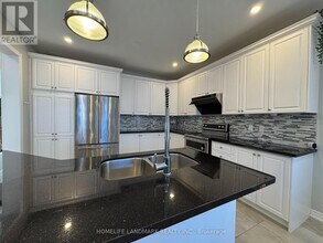 13 Woodway Ln in Markham, ON - Building Photo - Building Photo