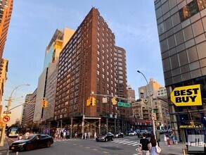Fourth Avenue in New York, NY - Foto de edificio - Building Photo