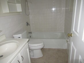 131J Capitol Hill Dr in Londonderry, NH - Building Photo - Building Photo