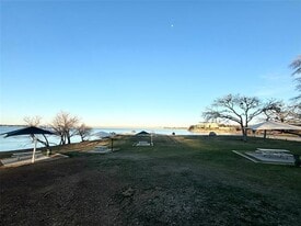 1705 Chris Craft Dr in Grapevine, TX - Building Photo