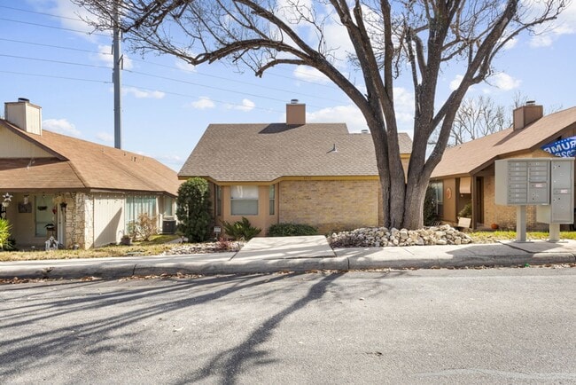 8430 Cranberry Hill in San Antonio, TX - Building Photo - Building Photo