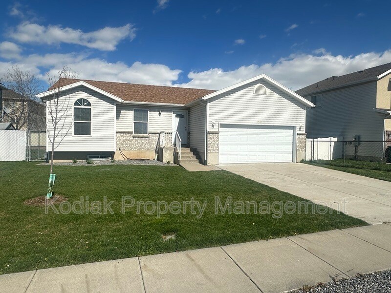 1312 N 100 W in Layton, UT - Building Photo