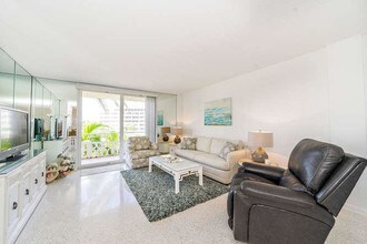 139 Sunrise Ave-Unit -304 in Palm Beach, FL - Building Photo - Building Photo