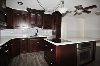 708 W Midway Dr in Euless, TX - Building Photo - Building Photo