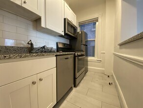 910 Massachusetts Ave, Unit 1 in Cambridge, MA - Building Photo - Building Photo