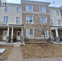 6 Massachusetts Ln in Markham, ON - Building Photo