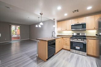 Metro 102 Apartments in Ontario, CA - Foto de edificio - Interior Photo