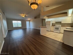 1142 Emory St E in Lehigh Acres, FL - Foto de edificio - Building Photo