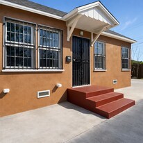 338 W 61st St in Los Angeles, CA - Building Photo