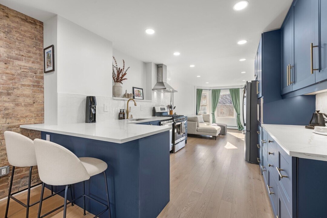 302 4th St in Jersey City, NJ - Building Photo