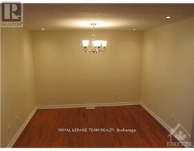 21 Cresthaven Dr in Ottawa, ON - Building Photo - Building Photo