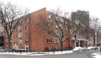 3825 N Pine Grove Ave in Chicago, IL - Building Photo