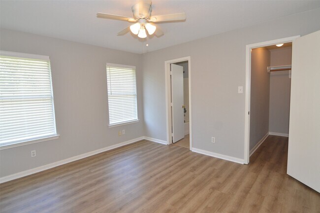 24322 Bar Kay Ln in Hockley, TX - Foto de edificio - Building Photo