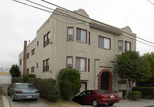 5400 Walnut St in Oakland, CA - Building Photo - Building Photo