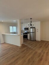 8231 De Longpre Ave in West Hollywood, CA - Building Photo - Building Photo