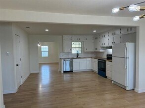 5901 Azle Ave in Fort Worth, TX - Building Photo - Building Photo