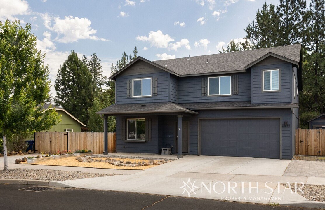 61470 SE Lucia St in Bend, OR - Building Photo