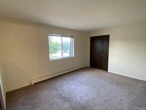 17812 Oak Park Ave-Unit -3N in Tinley Park, IL - Building Photo - Building Photo