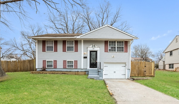 907 N Yuma Ave in Independence, MO - Foto de edificio