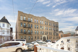 Richmond Arms in Ozone Park, NY - Foto de edificio - Building Photo