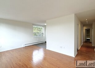 140 Springhurst Ave in Toronto, ON - Building Photo - Building Photo