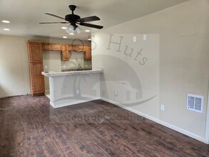224 E Foster Rd in Santa Maria, CA - Building Photo - Building Photo