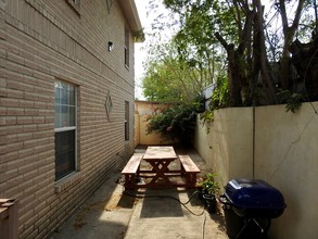 1816 Laredo St in Laredo, TX - Building Photo - Building Photo