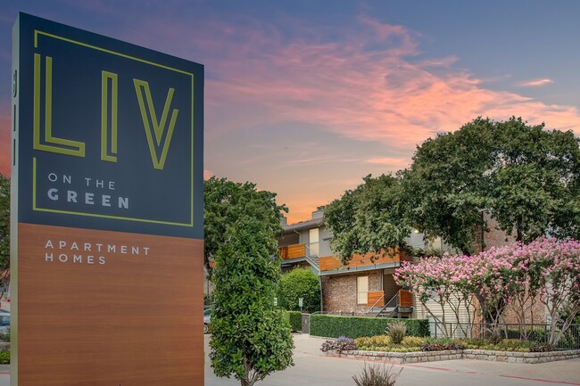 Liv on the Green Apartment Homes in Arlington, TX - Foto de edificio - Building Photo