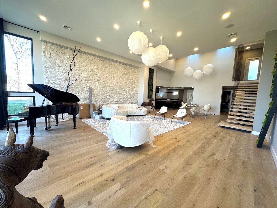 1096 Mansion Ln in Garnet Valley, PA - Building Photo