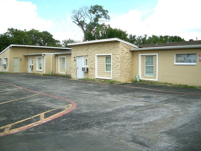 Hampshire Park Villas in Fort Worth, TX - Building Photo