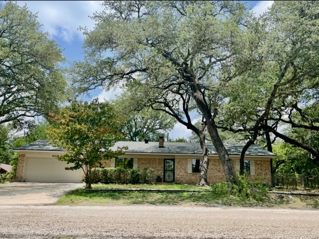 property at 1415 Oakridge Dr