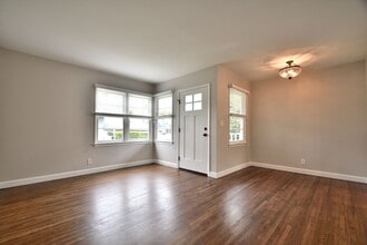 1350 Manhattan Beach Blvd in Manhattan Beach, CA - Building Photo - Building Photo