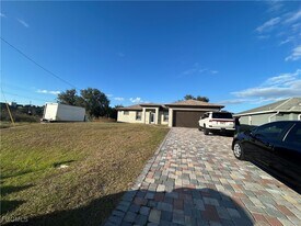 811 Milwaukee Blvd in Lehigh Acres, FL - Building Photo