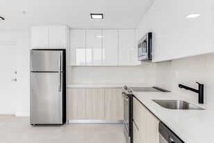 1547 NW 2nd St, Unit 202 in Miami, FL - Building Photo