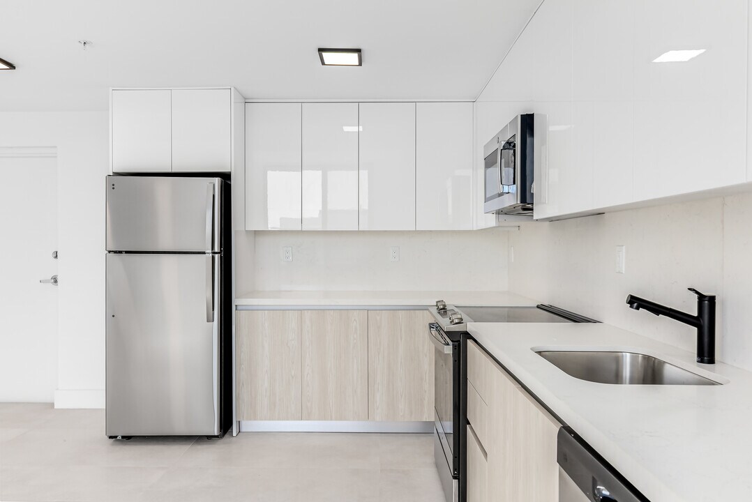 1547 NW 2nd St, Unit 101 in Miami, FL - Building Photo