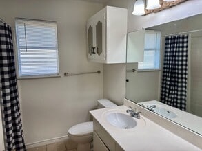 328 E Johnson St in Hewitt, TX - Building Photo - Building Photo